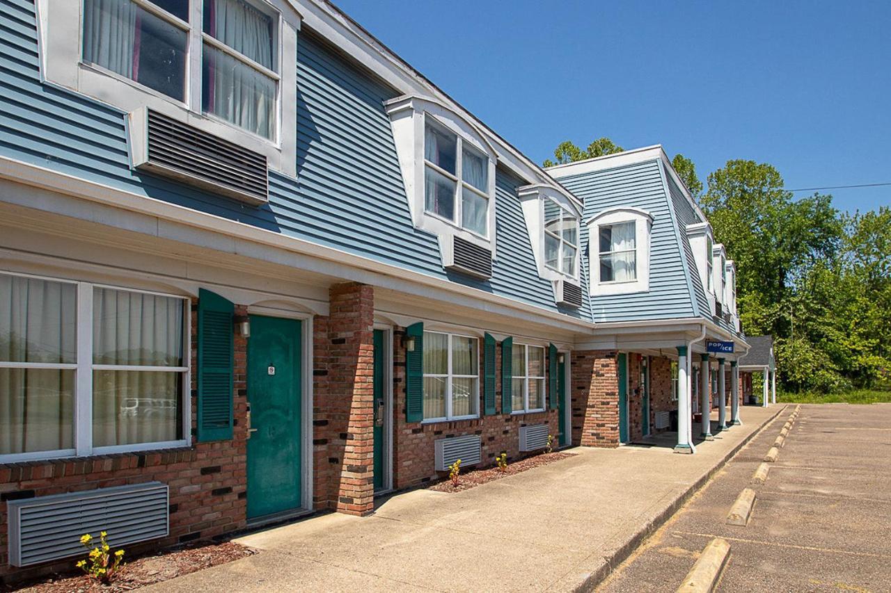 Country Squire Inn And Suites Coshocton Exterior photo