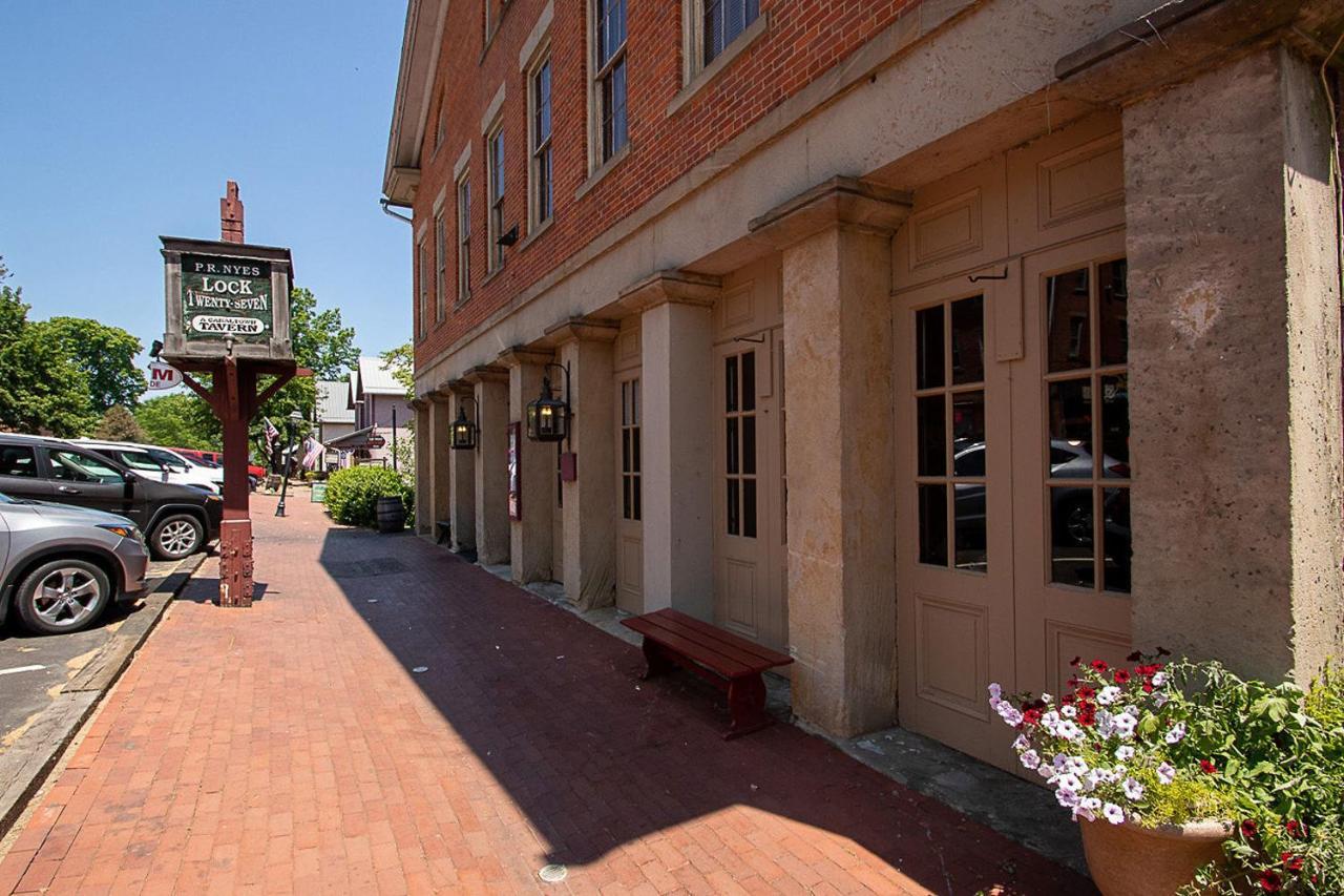 Country Squire Inn And Suites Coshocton Exterior photo