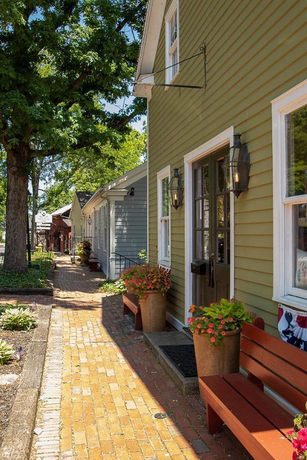 Country Squire Inn And Suites Coshocton Exterior photo